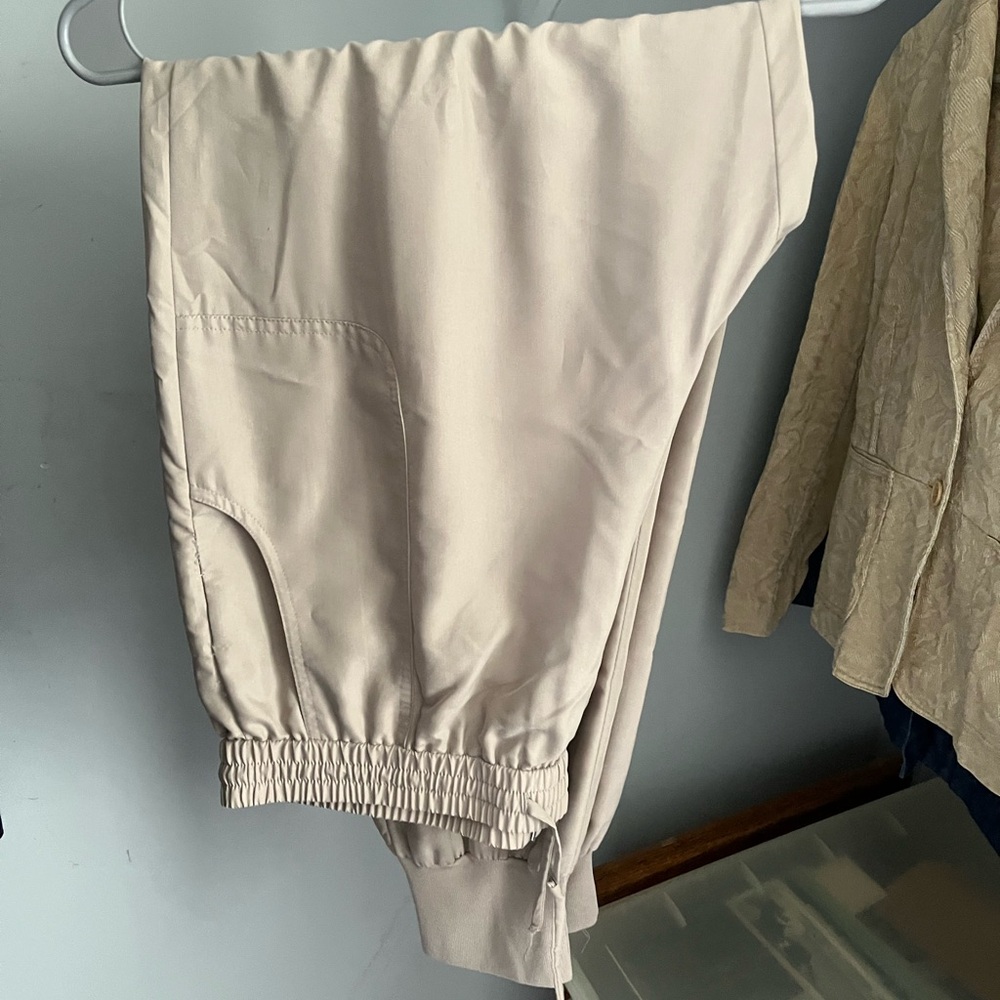 Elie Tahari Beige Jogger Pants